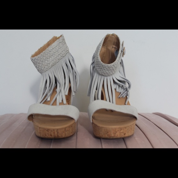 3.5in Heels/ pumps with a platform  👡 - Picture 3 of 4